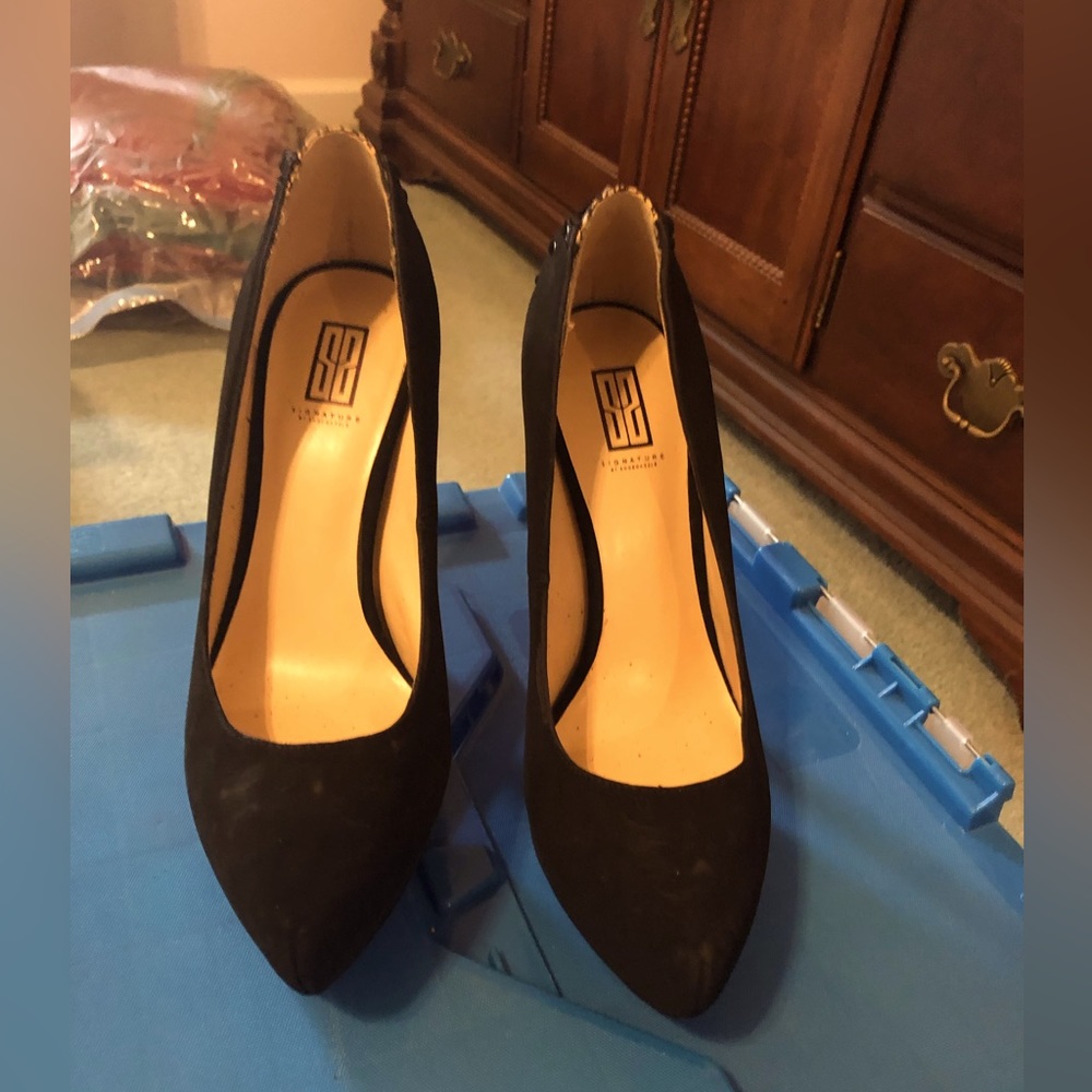 High heel pumps